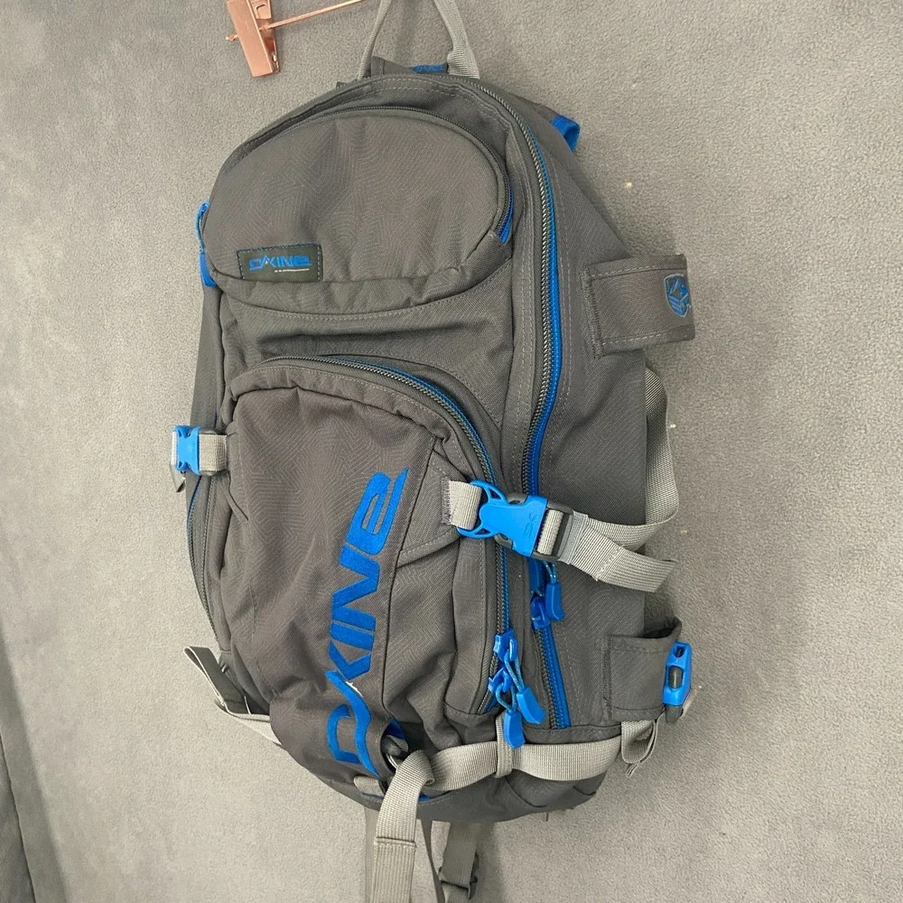 Dakine Mens Gray Blue Multiple Pocket Adjustable Strap Hiking Outdoor Backpack